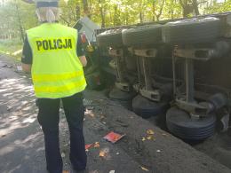 Tragiczny wypadek w Kotlarni. Nie żyje kierowca osobowej skody
