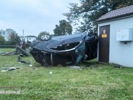 Pijany 20-latek jadąc mercedesem wypadł z drogi i dachował