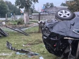 Pijany 20-latek jadąc mercedesem wypadł z drogi i dachował