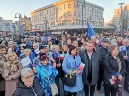 Świat patrzy nam na ręce. Zagranica o niedzielnych manifestacjach