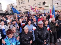 Świat patrzy nam na ręce. Zagranica o niedzielnych manifestacjach