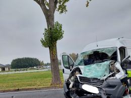 Zderzenie busa z ciężarówką w powiecie oleskim. Nie żyje 62-letni kierowca