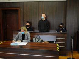 Okradł dziecko grożąc nożem, pobił policjantki i zniszczył autobus. Ruszył proces
