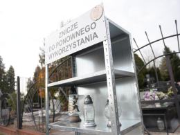 Zniczodzielnia. Coraz częstszy widok na polskich cmentarzach
