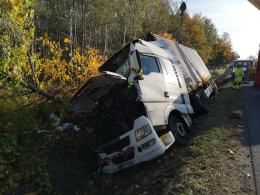 Niebezpiecznie na drogach. Ciężarówka wpadła do rowu w Chrząstowicach
