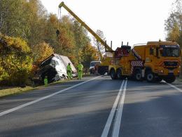 Niebezpiecznie na drogach. Ciężarówka wpadła do rowu w Chrząstowicach