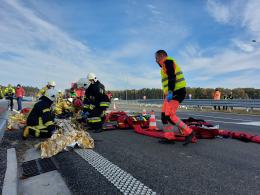 Kilkanaście zastępów straży, policja i helikopter na obwodnicy Niemodlina