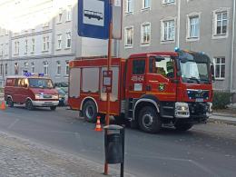 Runęła część ściany kamienicy. Strażacy przeszukiwali gruzowisko