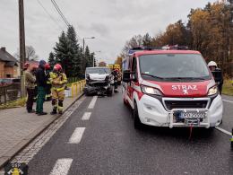 Wypadek w Walidrogach. Ranny policjant trafił do szpitala
