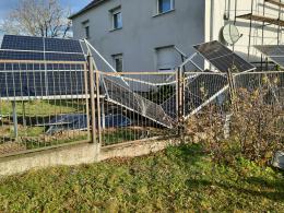 26-latek dachował na posesji. Jest w śpiączce farmakologicznej
