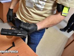 33-latek groził przedmiotem przypominającym broń prawidłowo jadącemu kierowcy