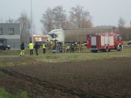 Zderzenie pojazdów w Chrząstowicach. Jednoauto dachowało