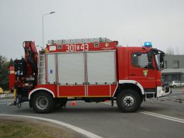 Zderzenie pojazdów w Chrząstowicach. Jednoauto dachowało