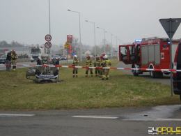 Zderzenie pojazdów w Chrząstowicach. Jednoauto dachowało