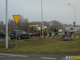 Zderzenie pojazdów w Chrząstowicach. Jednoauto dachowało