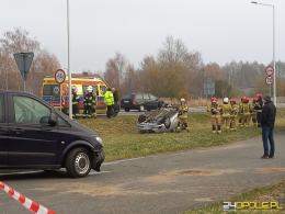 Zderzenie pojazdów w Chrząstowicach. Jednoauto dachowało
