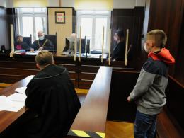 22-latek sprzedawał narkotyki, a za długi groził utratą życia. Stanął przed sądem