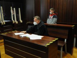 22-latek sprzedawał narkotyki, a za długi groził utratą życia. Stanął przed sądem