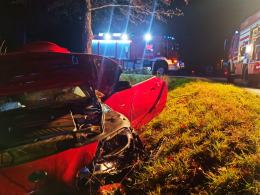 Malerzowice Wielkie: samochód osobowy wypadł z drogi i dachował