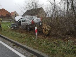 Dachowanie pojazdu w powiecie oleskim. Kierowca miał dużo szczęścia