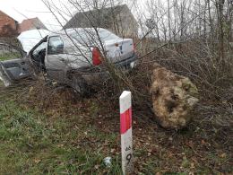 Dachowanie pojazdu w powiecie oleskim. Kierowca miał dużo szczęścia