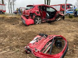 Zderzenie pojazdów w powiecie kędzierzyńsko-kozielskim. Trzy osoby trafiły do szpitala