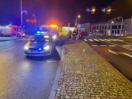 Zderzenie pojazdów na wiadukcie na Ozimskiej. Jedna osoba została ranna