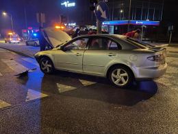 Zderzenie pojazdów na wiadukcie na Ozimskiej. Jedna osoba została ranna