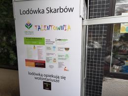 Pod Talentownią stanęła "Lodówka skarbów"