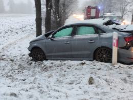 Złe warunki pogodowe i nierozważna jazda powodem wielu zdarzeń na drogach