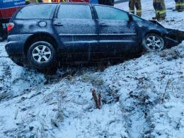 Złe warunki pogodowe i nierozważna jazda powodem wielu zdarzeń na drogach