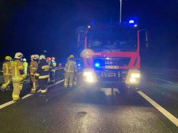 Ciężarówka z drewnem przewróciła się na A4