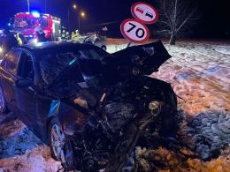 Czołowe zderzenie na drodze krajowej