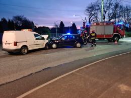 Zderzenie pojazdów na skrzyżowaniu Grudzickiej i Tysiąclecia w Opolu