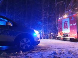 Wypadek na trasie Komorzno-Ignacówka. Nieprzytomna osoba zakleszczona w pojeździe