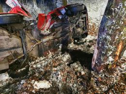 Wypadek na trasie Komorzno-Ignacówka. Nieprzytomna osoba zakleszczona w pojeździe