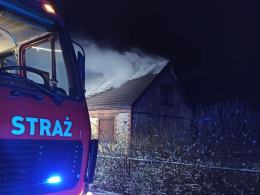 Pożar domu w powiecie Oleskim. W akcji 9 zastępów straży