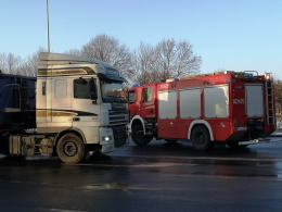 Zderzenie samochodu ciężarowego z osobówką na skrzyżowaniu Luboszyckiej z Nysy Łużyckiej