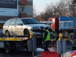 Zderzenie samochodu ciężarowego z osobówką na skrzyżowaniu Luboszyckiej z Nysy Łużyckiej