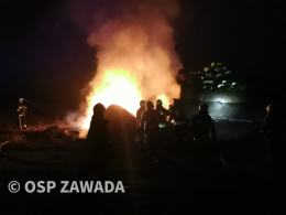 5 zastępów straży gasiło pożar słomy w Zawadzie