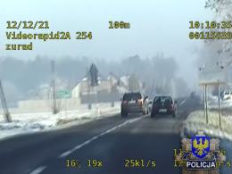 Nietrzeźwy wyprzedzał na skrzyżowaniu - jechał blisko 120 km/h w obszarze zabudowanym