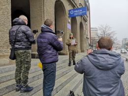 Ruch "antycovidowy" pod Komendą Wojewódzką Policji w Opolu
