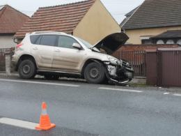 Czołowe zderzenie pojazdów w Zawadzie. Sprawca ukarany mandatem