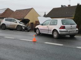 Czołowe zderzenie pojazdów w Zawadzie. Sprawca ukarany mandatem