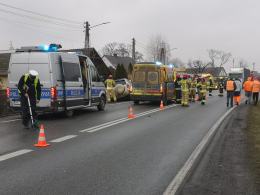 Czołowe zderzenie pojazdów w Zawadzie. Sprawca ukarany mandatem