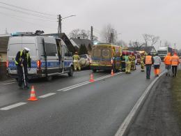 Czołowe zderzenie pojazdów w Zawadzie. Sprawca ukarany mandatem