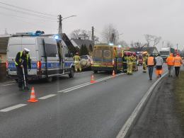 Czołowe zderzenie pojazdów w Zawadzie. Sprawca ukarany mandatem