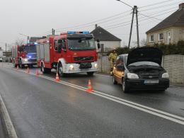 Czołowe zderzenie pojazdów w Zawadzie. Sprawca ukarany mandatem