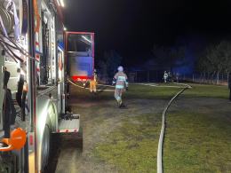 Pożar w gminie Zawadzkie. Spłonęło pomieszczenie gospodarcze, auto i 14 kur