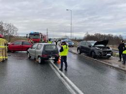 Zderzenie trzech samochodów na Niemodlińskiej w Opolu